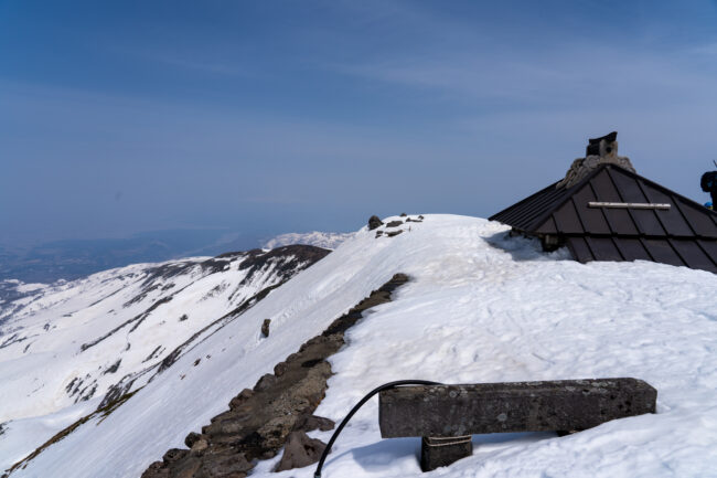 残雪で登る100名山「月山」