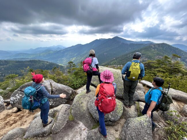 国師ヶ岳～奥千丈岳～黒金山