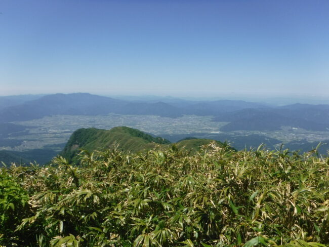 越前経ヶ岳と能郷白山・冠山