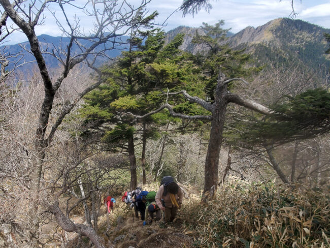 黒法師岳と熊伏山